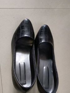 Black Heeled Pumps