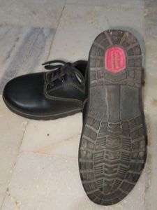 Lakhani School Shoes 👟 For Boys, Size 5 No.