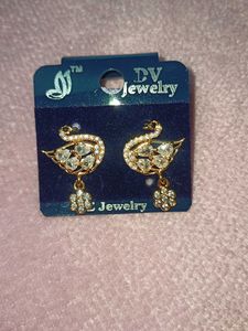 SALE 🆕Swan AD STONE Drop Earrings
