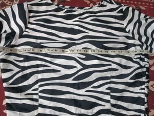 Zebra Print New Top 🤍🖤
