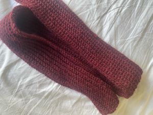 Maroon ribbed crochet skinny scarf