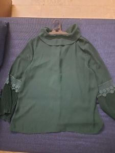 Gipsy Ruffles Top With Lace Sleeves M
