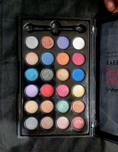 MARS Makeup Studio 24Color Eyeshadow Palette❤️