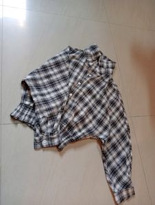 Combo Of Cream Jeans And Black White Checks Shirt