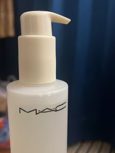 MAC Hyper Real Fresh Canvas Cleansing Oil