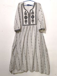 Kurta Top With Beautiful Black Handwork Neck✨