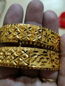 Beautiful Design GoldenBangles 2.6 Size