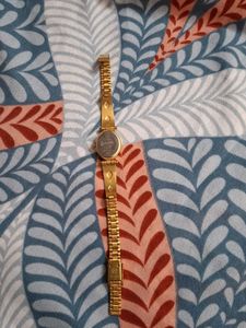 Elegant Gold Women&#39;s Watch