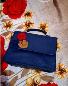 Gorgeous Classy Women Slingbags