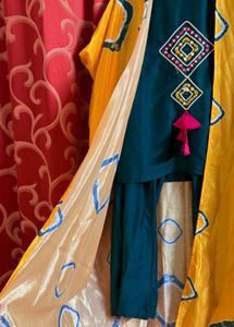 Embroidered Kurta Set (Size-S)