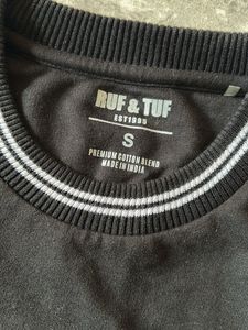 Stylish Black Crew Neck T-Shirt (S)