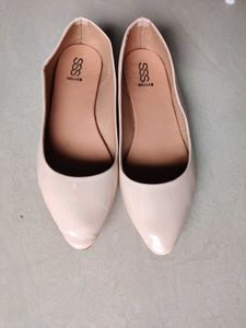 Elegant Beige Ballerinas