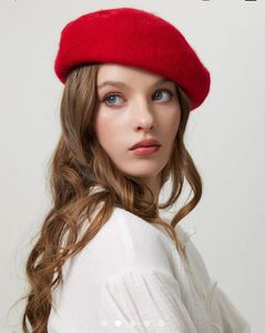 Red Beret Hat ( Worn Once ) ❤️