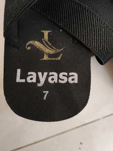 Layasa Black Flip Flops - Size 6-7