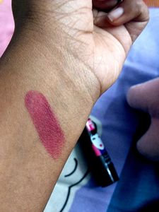 ELLE 18 Color Pops Matte (Berry Tea)