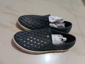Sfr Crossbond sports shoe on speaker