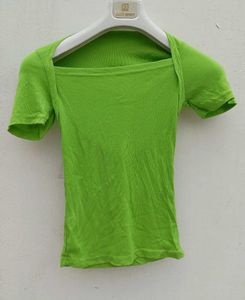 Trendy Ribbed Top.