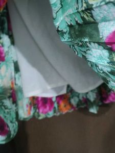 Floral Print Pleated Top