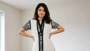 Stylish Black &amp; White Dress