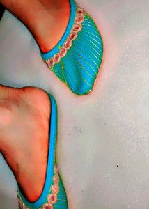 Teal Embroidered Juttis