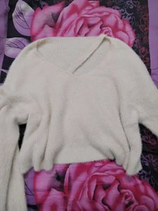 Stylish White Cropped Sweater