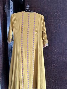 Brand W , Size M
