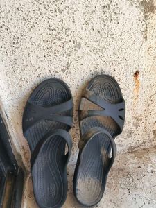 Comfortable Black Crocs Slides