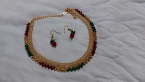 Red &amp; Green Beaded Necklace Set