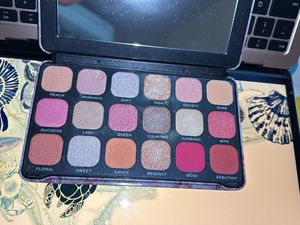 Makeup Revolution Palette in Regal Romance
