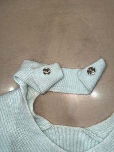 Stylish Cutout Neck Knit Sweater