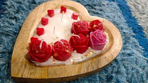 New Trending Wooden Heart Tray Candle