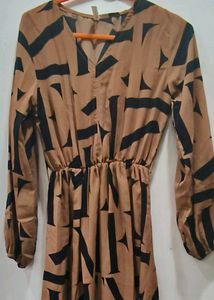 Brown 🤎 Straight Gown With Slides Cut