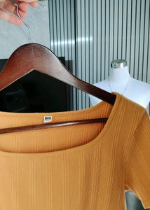 🆕 UNIQLO Square neck Ribbed Top