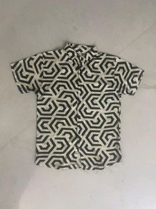 Unisex Collared Black & white Buttoned Shirt
