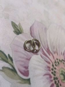 SILVER STONED EARRING