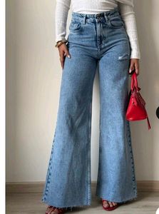 Highwaist Blue Jeans -- Raw Ripped