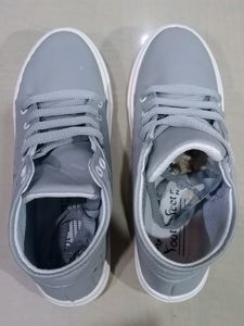 🆕 Fancy Female Shoe Size 5 👟