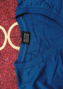 Women&#39;s Classic Blue V-Neck T-Shirt