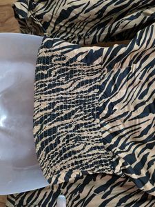 SAVANA..💝💖Animal Print Button-Down Top