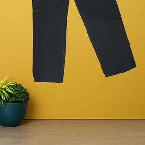 women black straight jeans size 32 (O-55)