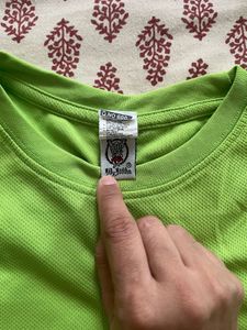 Active wear t-shirt for women