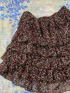 Cute Green Top &amp; Floral Skirt Set