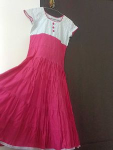 Rose White button Closed Top