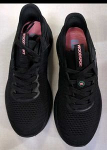 2 sneakers White- Size 6 Black-4