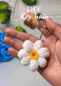 Daisy Flower Keychain