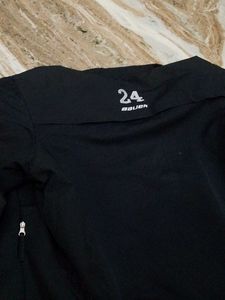 Baure jecket is really good and comfortable jecke