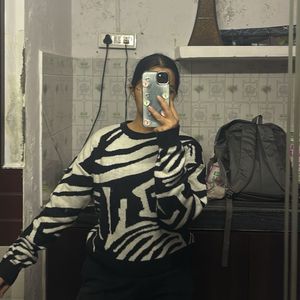 Zebra Print Pullover Sweater   M