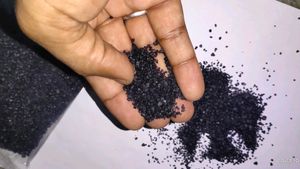 Black Crystal Sand for Aquarium