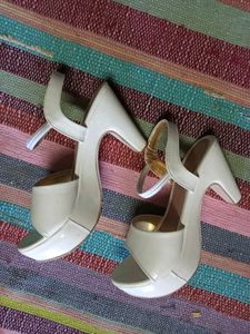 🚨Price Dropped, White Heels, Brand New 👠
