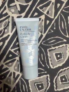 Este lauder mini Face Wash